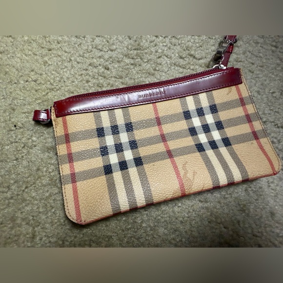 Authentic Burberry Wristlet - Picture 13 of 14